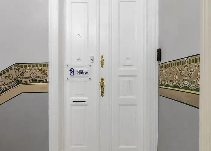 Chelmonskiego 8-04 By Farkas Posen